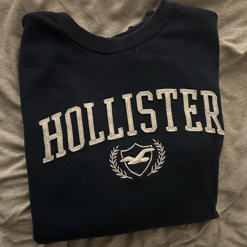 WOMENS HOLLISTER SWEATSHIRT *USED*